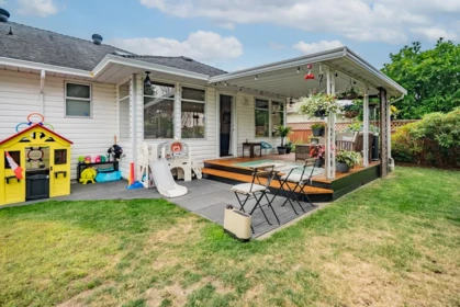 Swimming Pool Photo of 22987 123b Avenue, Maple Ridge, BC