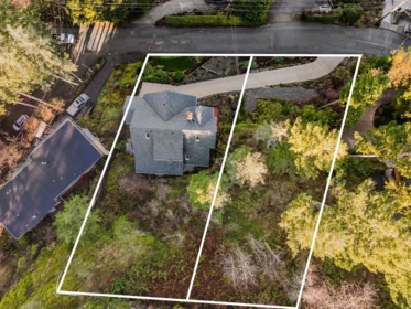 401 Skyline Drive, Gibsons, BC, Gibsons — Single Family Residence for sale
