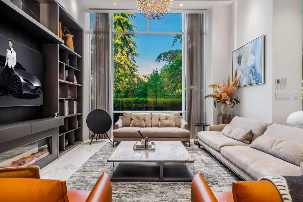 Family Room Photo of 107 323 Jervis Street, Vancouver, BC