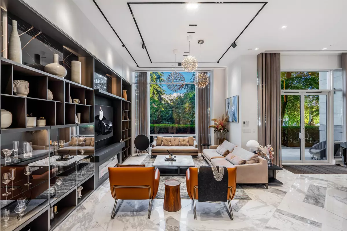 Living Room Photo of 107 323 Jervis Street, Vancouver, BC