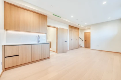Mudroom Photo of 2 968 E 55th Avenue, Vancouver, BC