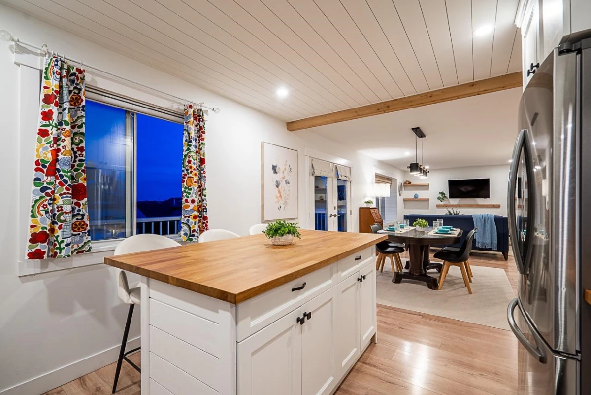 Family Room Photo of 26567 28a Avenue, Langley, BC