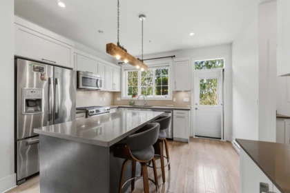 Kitchen Island Photo of 62 12161 237 Street, Maple Ridge, BC