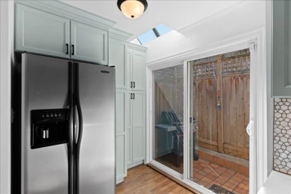 Walk-In Closet Photo of 8 1266 W 6th Avenue, Vancouver, BC