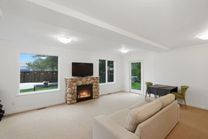 Basement Recreation Room Photo of 6498 131a Street, Surrey, BC