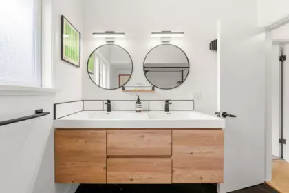 Mudroom Photo of 675 Burley Drive, West Vancouver, BC
