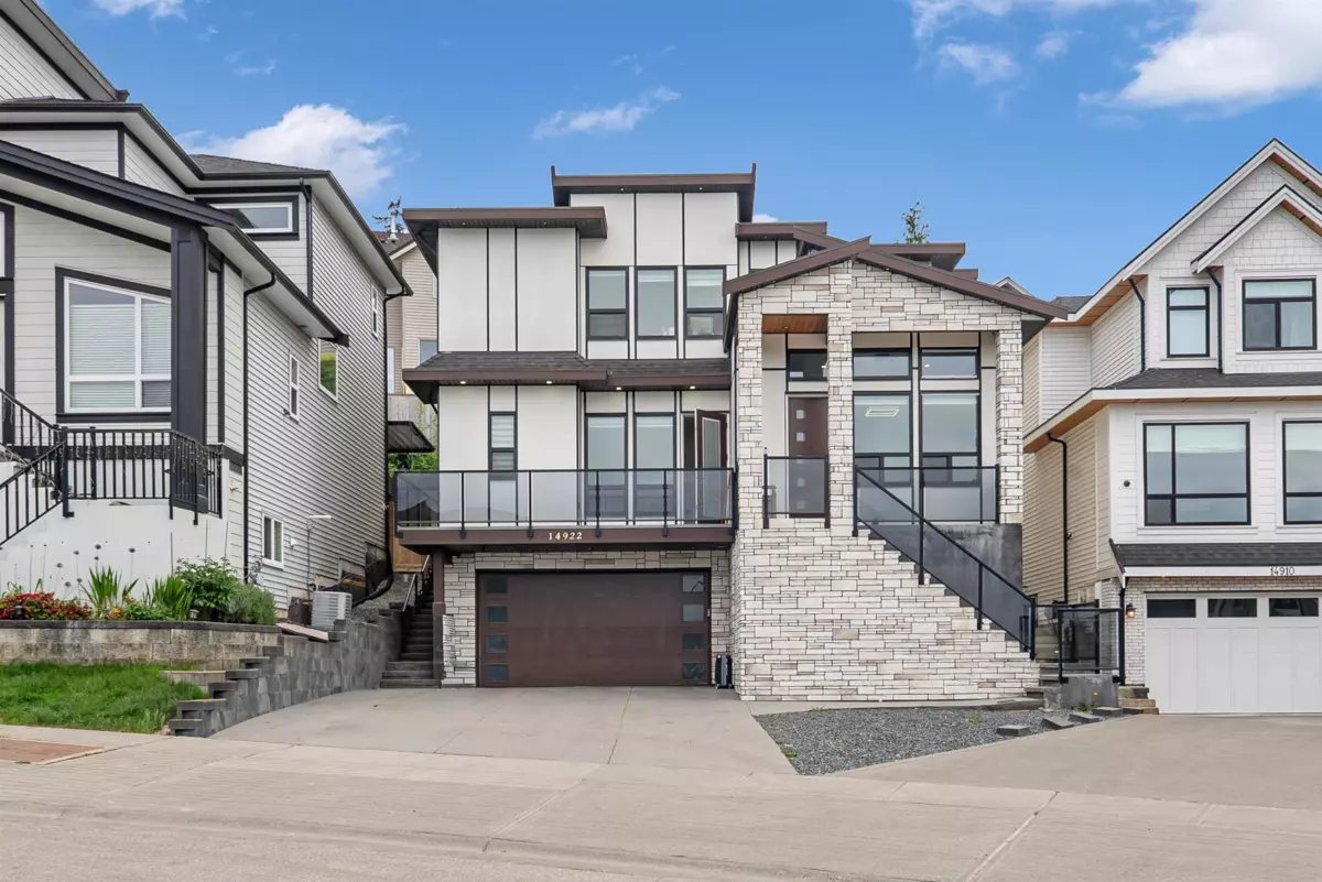 Living Room Photo of 14922 62a Avenue, Surrey, BC