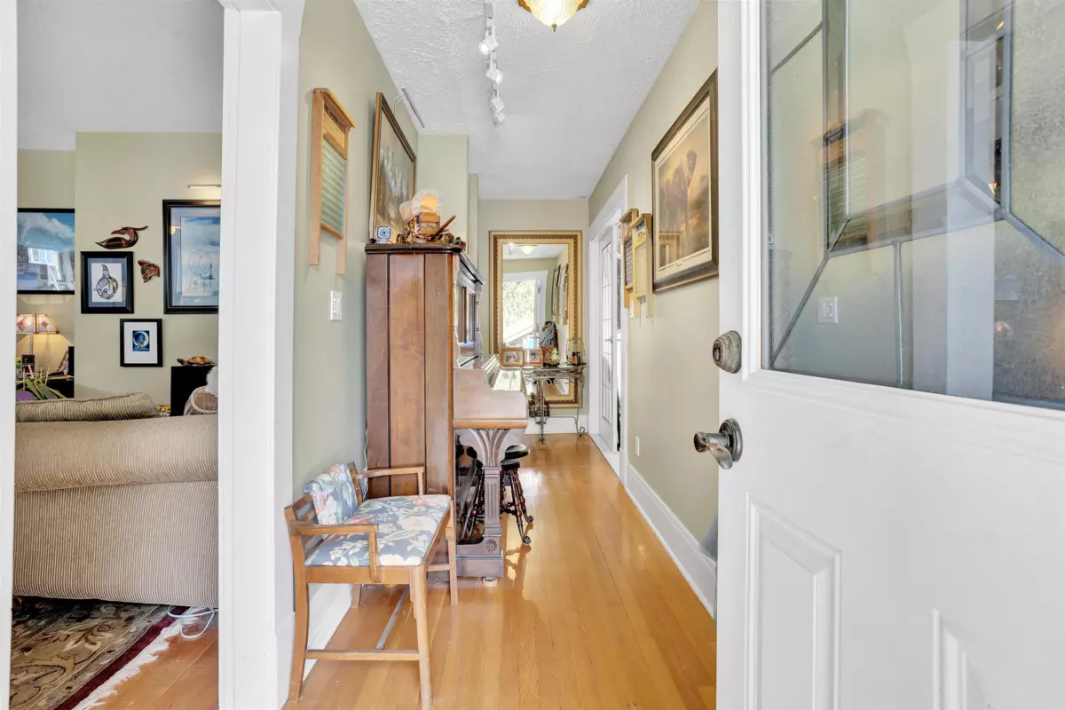 Dining Area Photo of 516 Webster Avenue, Coquitlam, BC