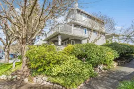 205 1518 Bowser Avenue, North Vancouver, BC