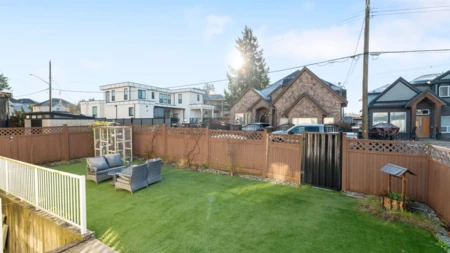 Front Yard Photo of 12572 62b Avenue, Surrey, BC