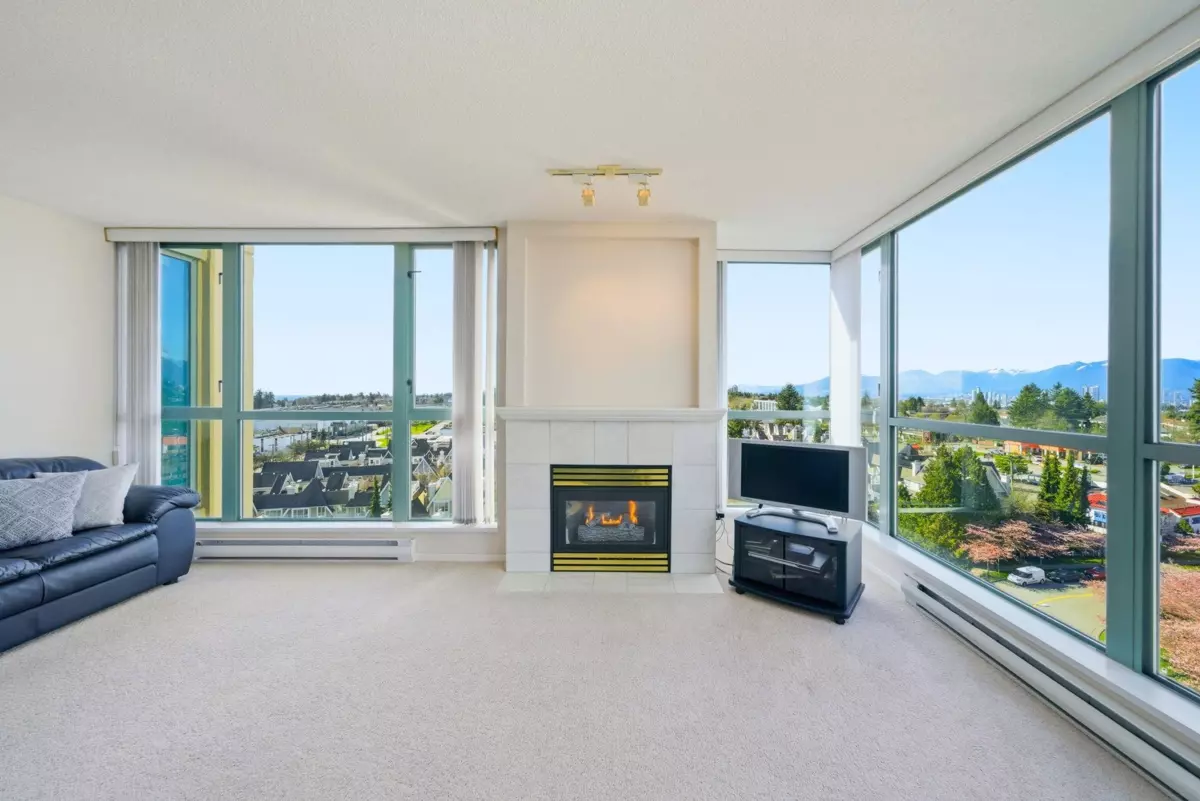 Family Room Photo of 1003 6622 Southoaks Crescent, Burnaby, BC