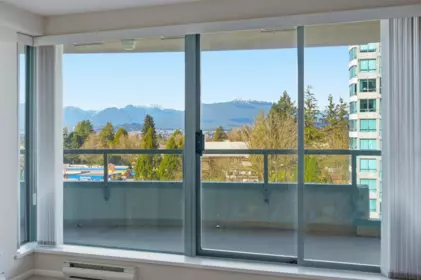 Mudroom Photo of 1003 6622 Southoaks Crescent, Burnaby, BC