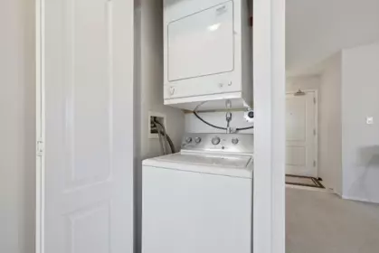 Walk-In Closet Photo of 1003 6622 Southoaks Crescent, Burnaby, BC