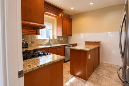 Primary Bathroom Photo of 14926 102a Avenue, Surrey, BC