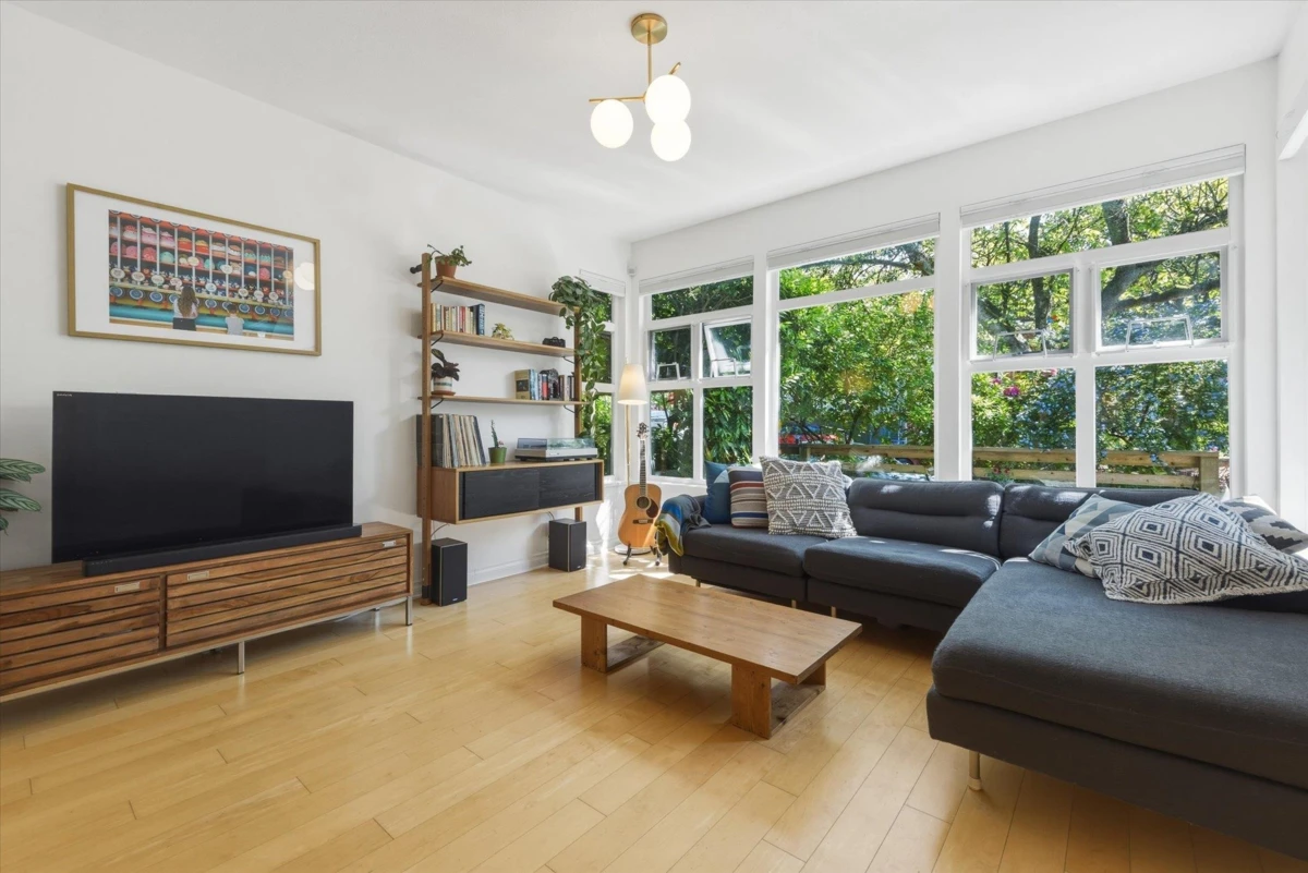 Living Room Photo of 1073 E Pender Street, Vancouver, BC