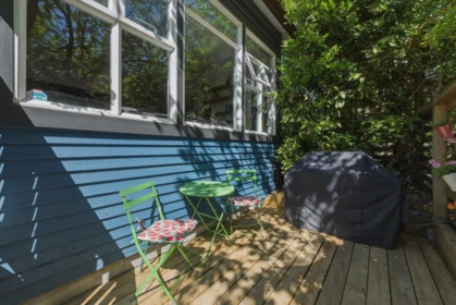 Hot Tub / Spa Photo of 1073 E Pender Street, Vancouver, BC