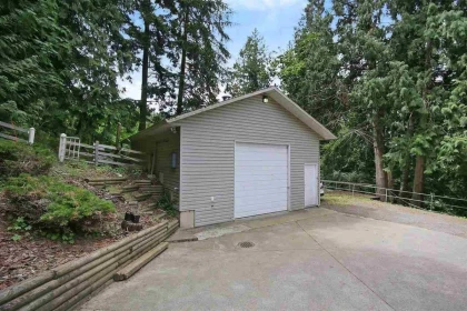 Kitchen Island Photo of 7341 Marble Hill Road, Chilliwack, BC
