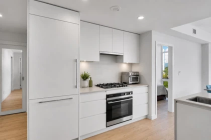 Kitchen Island Photo of 1206 2181 Madison Avenue, Burnaby, BC