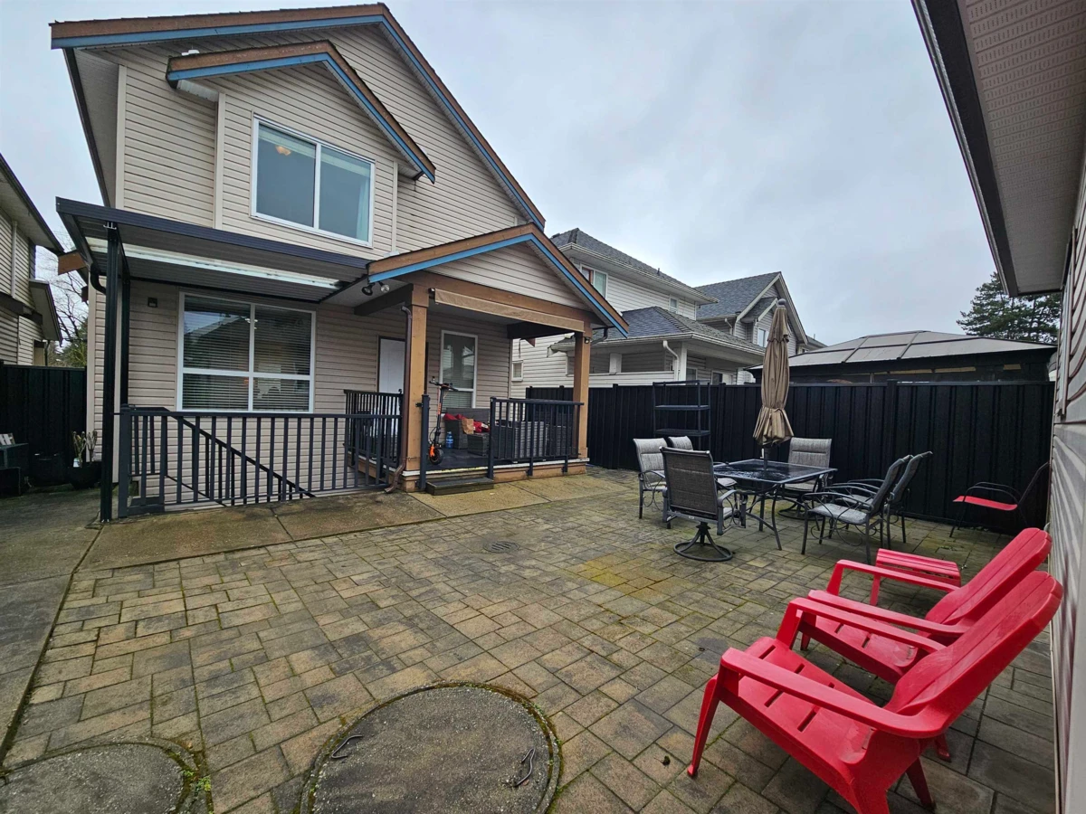 Living Room Photo of 10158 128 Street, Surrey, BC