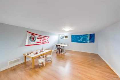 Hallway Photo of 1140 W 20th Street, North Vancouver, BC