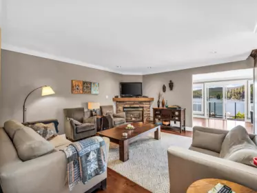 Breakfast Nook Photo of 2588 Panorama Drive, North Vancouver, BC