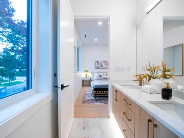 Primary Bathroom Photo of 1 2785 W 21 Avenue, Vancouver, BC