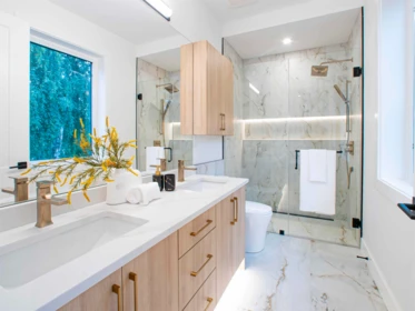 Walk-In Closet Photo of 1 2785 W 21 Avenue, Vancouver, BC