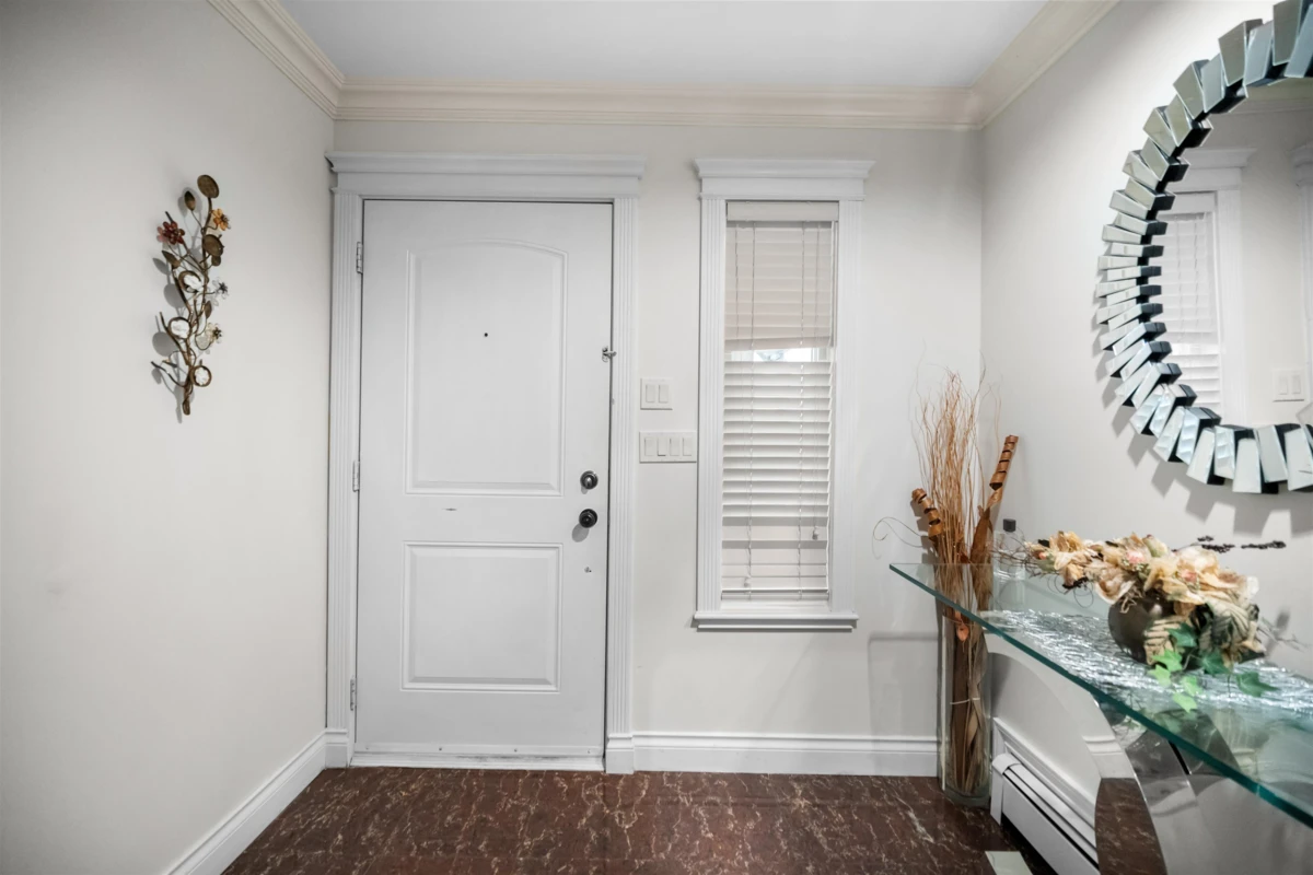 Living Room Photo of 312 Jardine Street, New Westminster, BC