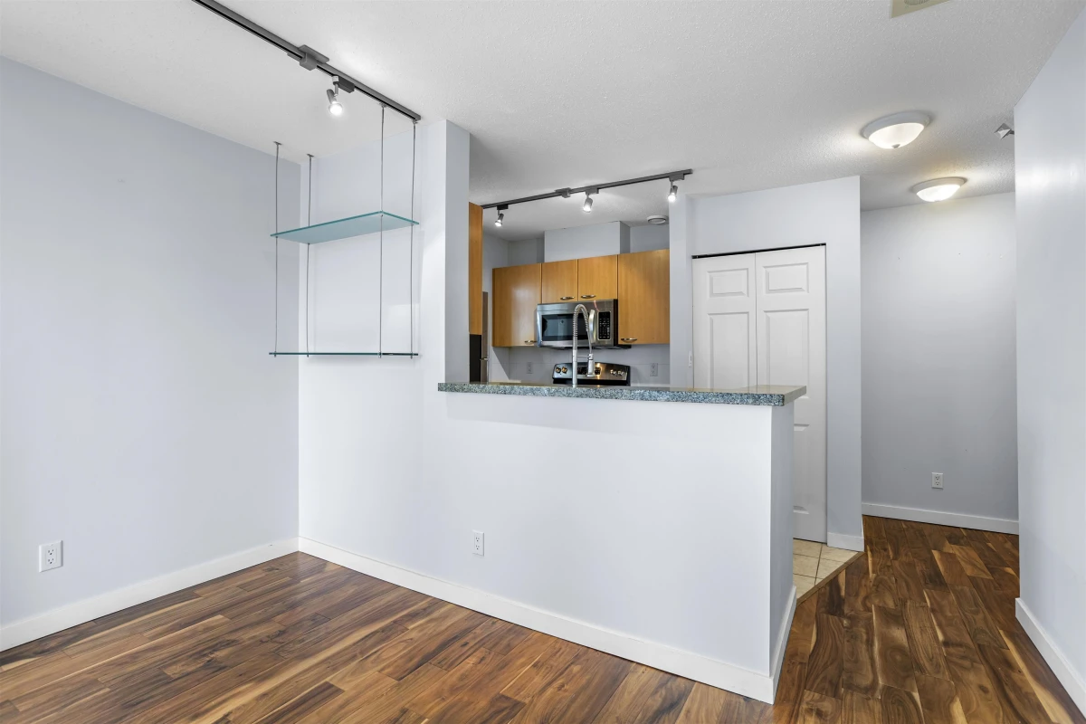 Living Room Photo of 1506 1420 W Georgia Street, Vancouver, BC