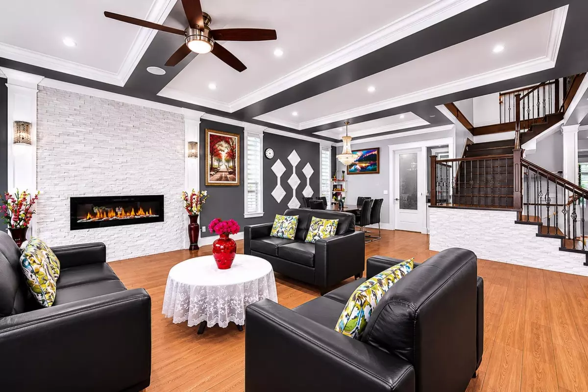 Living Room Photo of 6560 124 Street, Surrey, BC