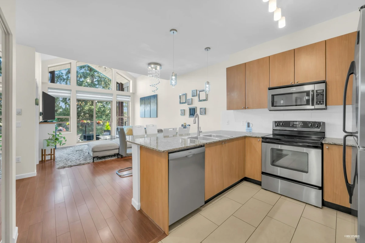 Dining Area Photo of 416 2484 Wilson Avenue, Port Coquitlam, BC