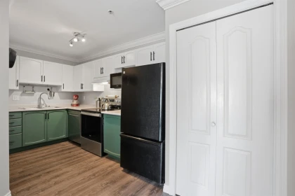 Kitchen Island Photo of 418 2962 Trethewey Street, Abbotsford, BC
