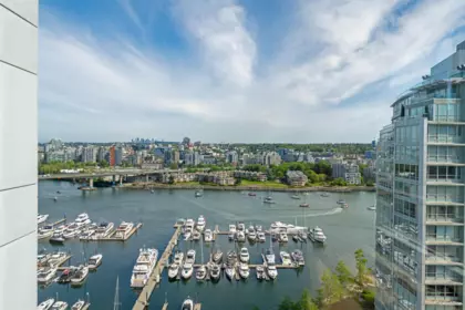 2206 1201 Marinaside Crescent, Vancouver, BC, Vancouver — Apartment/Condo for sale