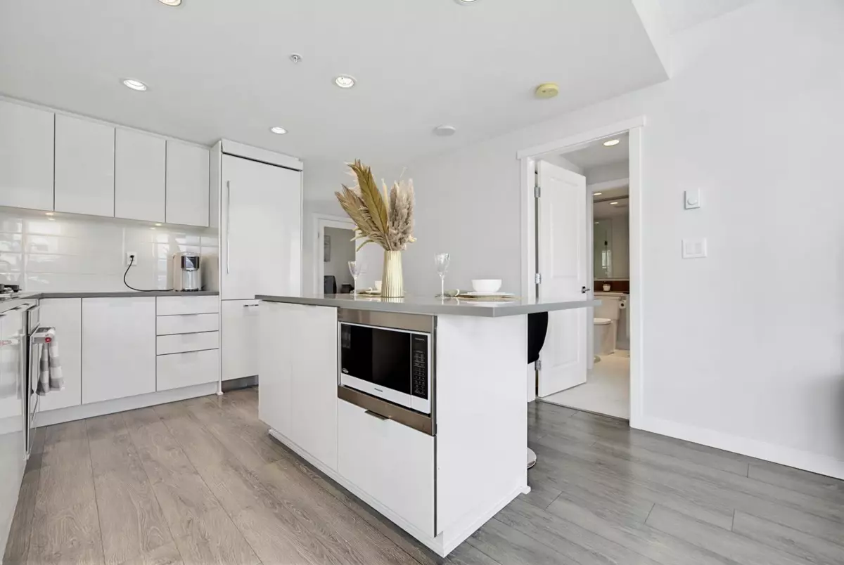Family Room Photo of 1908 2388 Madison Avenue, Burnaby, BC