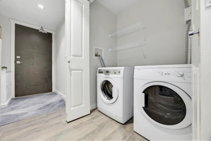 Guest Bathroom Photo of 1908 2388 Madison Avenue, Burnaby, BC