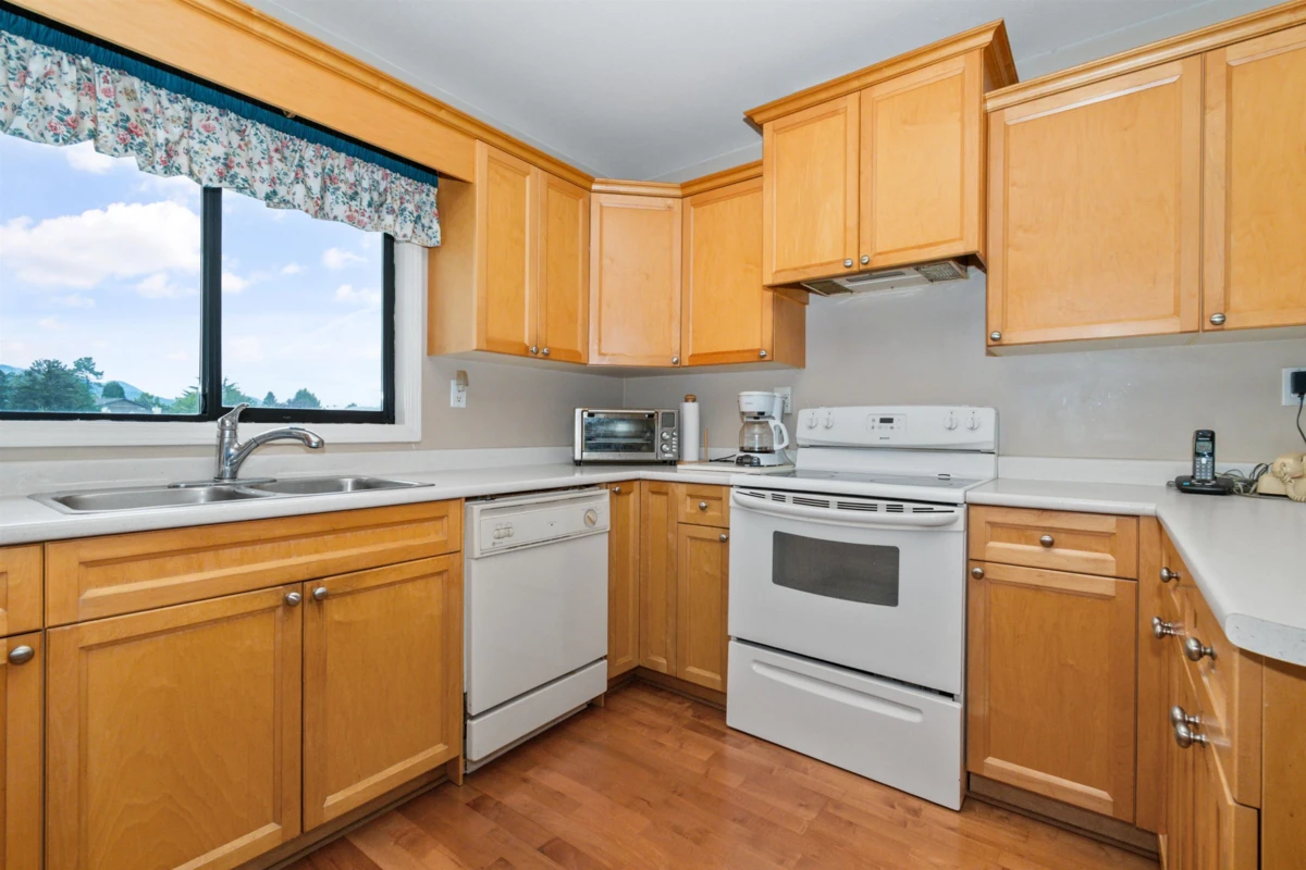Dining Area Photo of 45279 Lenora Crescent, Chilliwack, BC