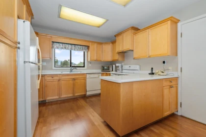 Kitchen Island Photo of 45279 Lenora Crescent, Chilliwack, BC