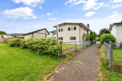 Swimming Pool Photo of 45279 Lenora Crescent, Chilliwack, BC