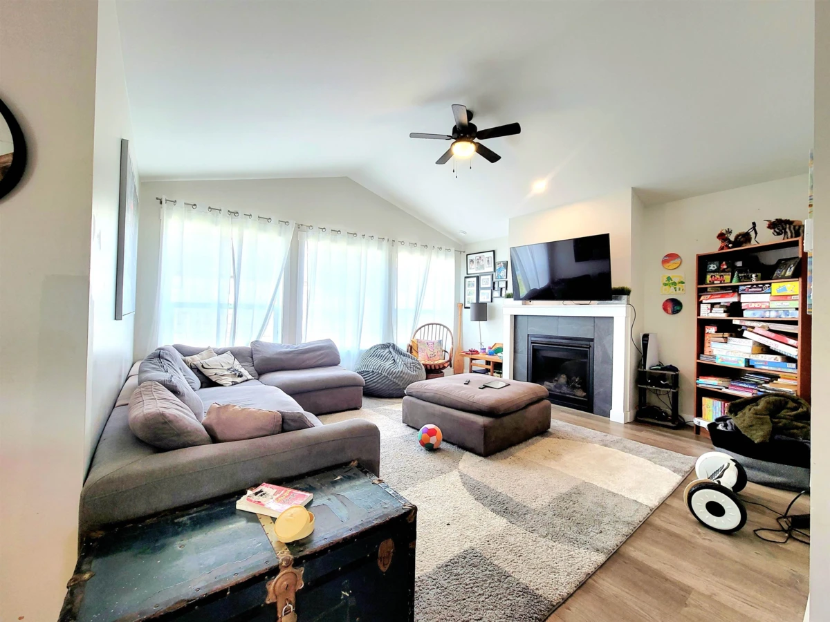 Family Room Photo of 1040 Celia Crescent, Gibsons, BC