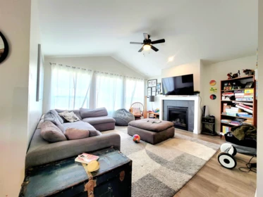 1040 Celia Crescent, Gibsons, BC, Gibsons — Single Family Residence for sale
