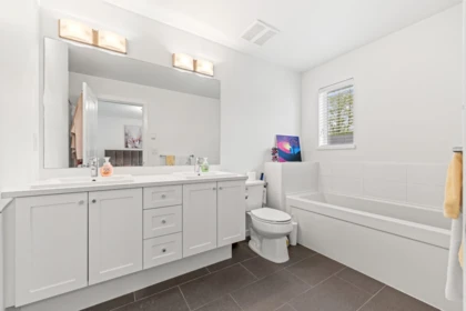 Guest Bathroom Photo of 11 16323 15 Avenue, Surrey, BC