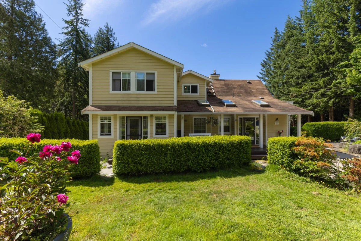 Living Room Photo of 1266 Reed Road, Gibsons, BC