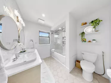 Primary Bathroom Photo of 1270 Premier Street, North Vancouver, BC