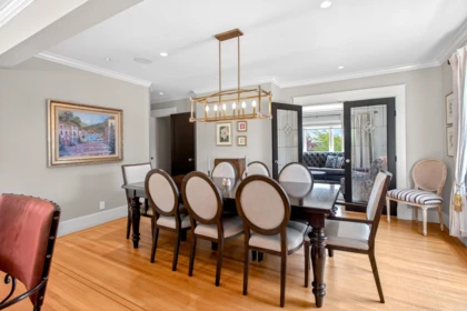 Entry Foyer Photo of 1631 Seventh Avenue, New Westminster, BC