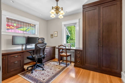 Hallway Photo of 1631 Seventh Avenue, New Westminster, BC