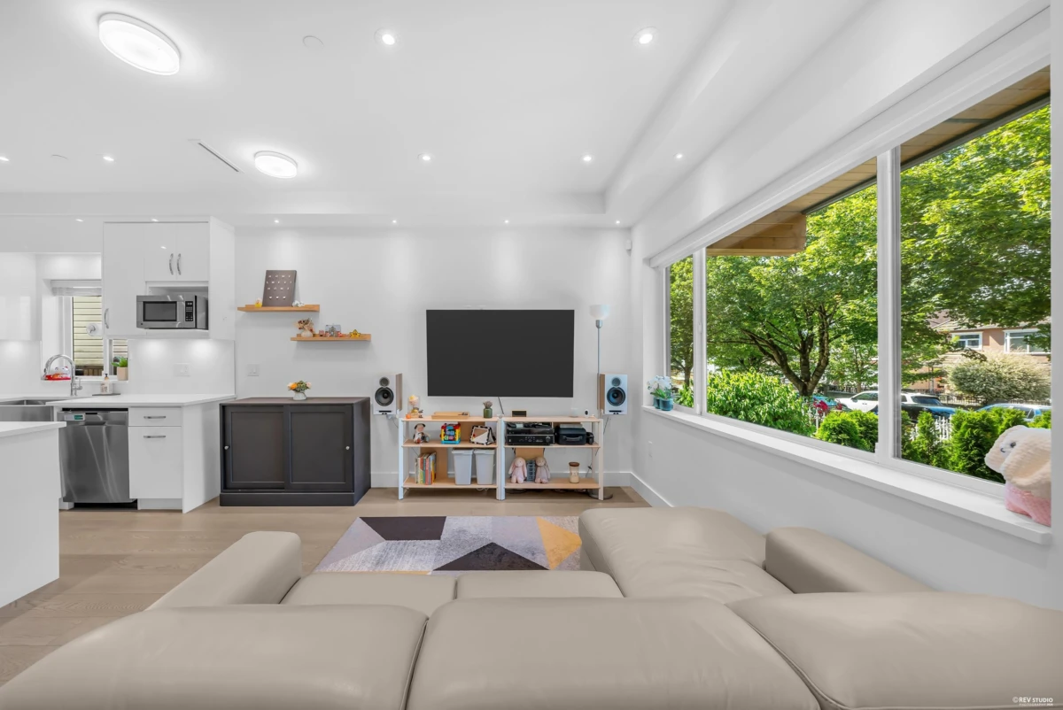 Family Room Photo of 3342 E 24th Avenue, Vancouver, BC