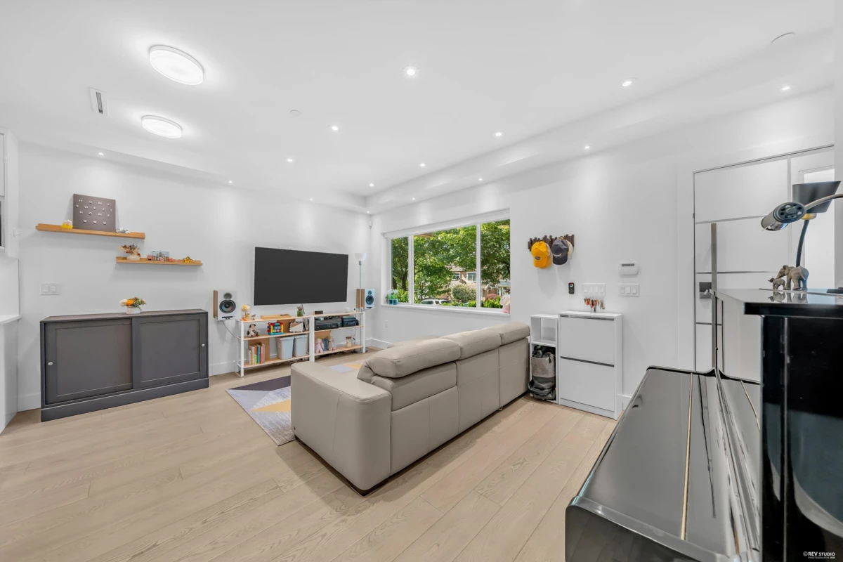 Living Room Photo of 3342 E 24th Avenue, Vancouver, BC