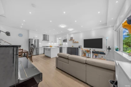 Kitchen Island Photo of 3342 E 24th Avenue, Vancouver, BC