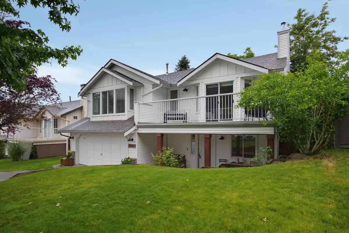 Living Room Photo of 35485 Sandy Hill Road, Abbotsford, BC