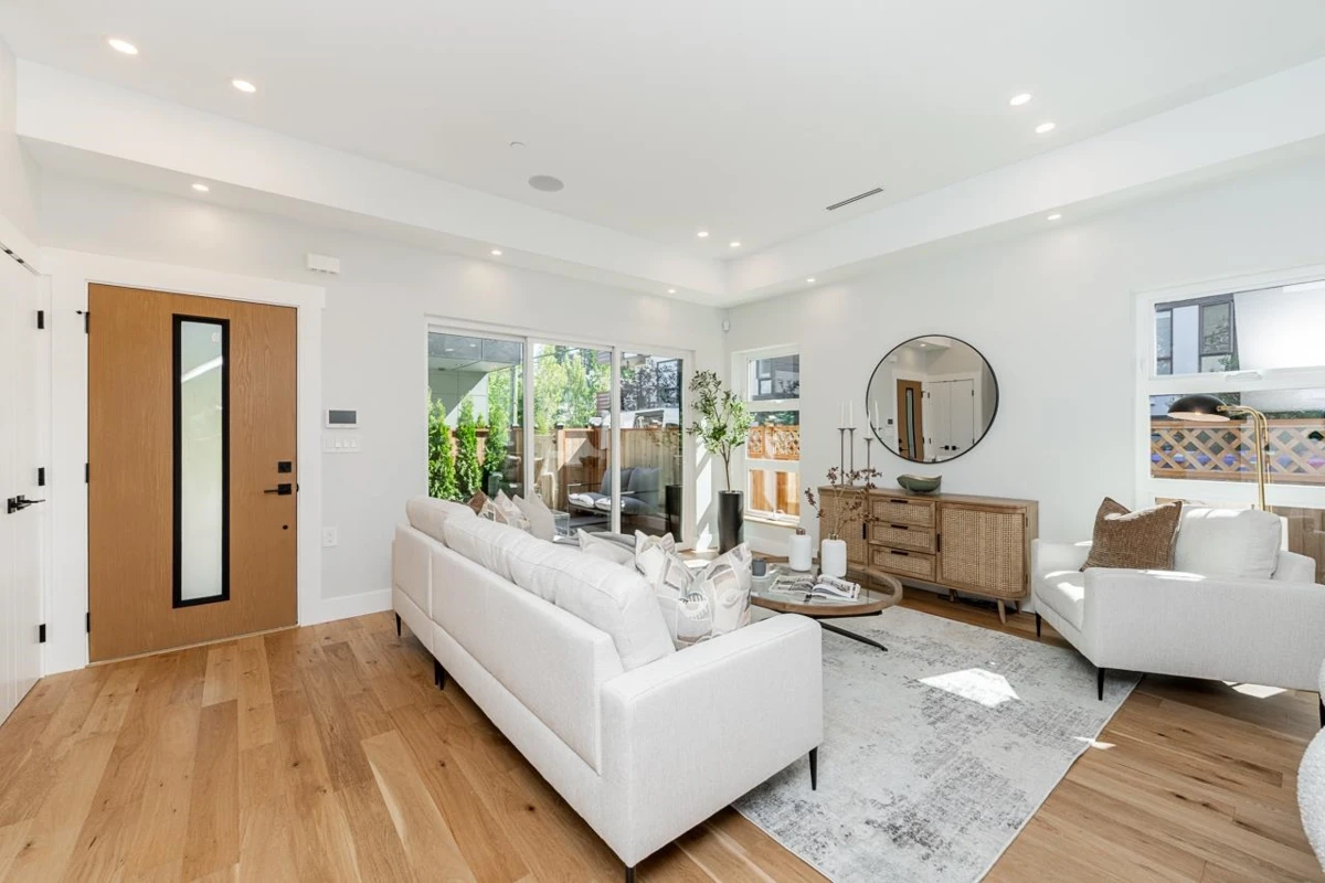 Family Room Photo of 1 678 E 22nd Avenue, Vancouver, BC